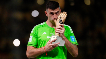 dibu martinez, finalista de los premios the best de la fifa