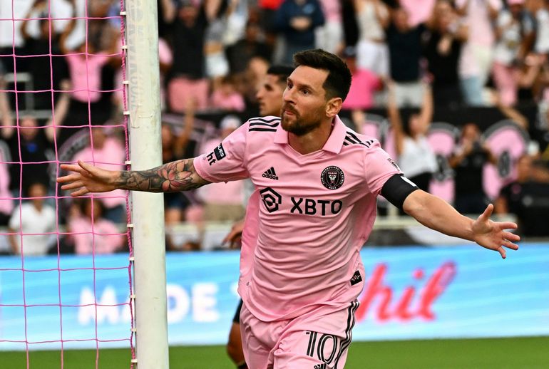 A lo Messi. El 10 gambeteó a un rival