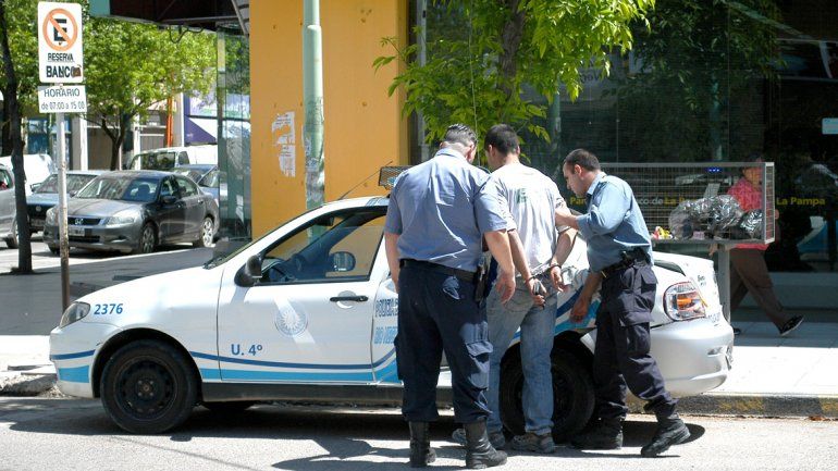 Los cordobeses sospechosos fueron reducidos y trasladados a la comisaría.