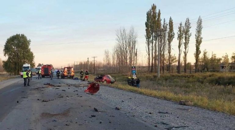 Ruta 7: un hombre murió en un violento choque entre un camión y un auto