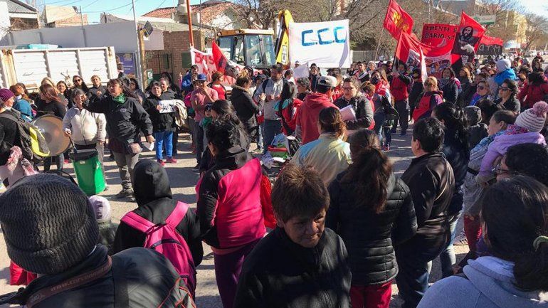 Organizaciones sociales marcharon a la Anses cipoleña por el aumento de la pobreza