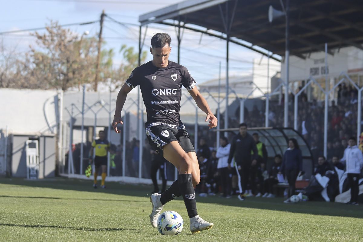 Jonatan Palacio, de 22 años, avisó que no continuará en Cipolletti. Fotos: Anahí Cárdena&nbsp;