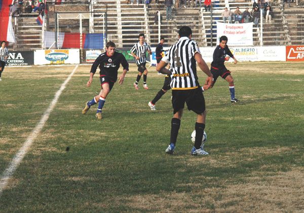 Suspensión en el fútbol de la Liga Deportiva Confluencia