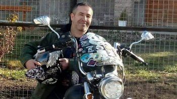 gino, el peluquero y motoquero solidario le da pelea al covid gino, el peluquero y motoquero solidario le da pelea al covid