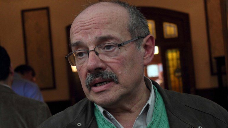 Di Giácomo dijo que la Constitución le permite a Weretilneck ir por la re-re.
