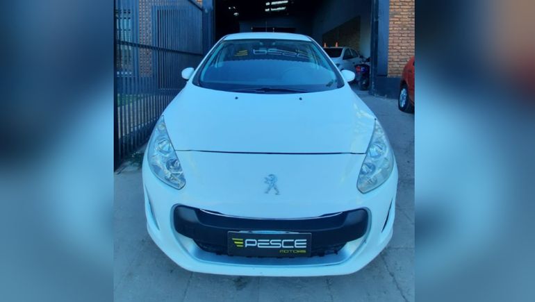 Robo piraña a cipoleño: le apuntaron a la cabeza y le llevaron el auto