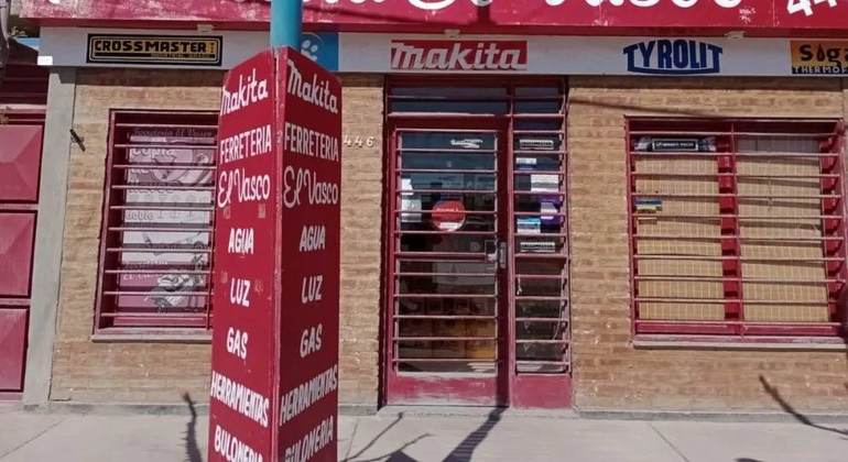 El frente del local roquense. El Ferretero no aparece.