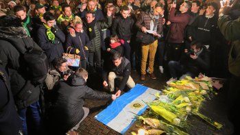 Mientras hinchas del Nantes rezan por el argentino, el presidente del Cardiff dijo que Emiliano fue el que organizó el viaje del avión privado que se perdió.