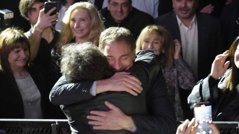 El desembarco de Santilli en el Ministerio del Interior marca un giro decisivo: negociar provincia por provincia para asegurar los votos que el oficialismo no controla en el Parlamento.