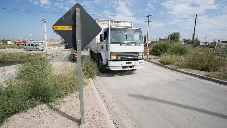 Polémica por los carteles viales colocados en la Illia