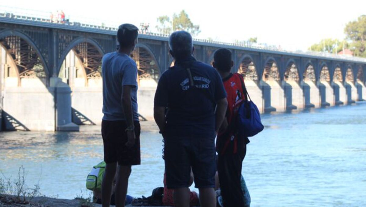 Sigue la búsqueda de los jóvenes ahogados en Dique Ballester