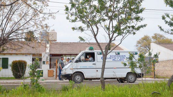 Según fuentes policiales, el cuerpo del allense Gustavo Zurdo fue encontrado en el quincho de su vivienda.