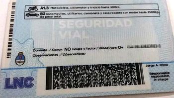 El conductor fue interceptado en un control de tránsito en Puente 83 y mostró un carnet de conducir trucho. 