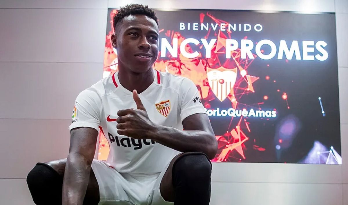El futbolista de Países Bajos llegó a jugar en Ajax, Sevilla y su selección, protagonizando pases multimillonarios.&nbsp;