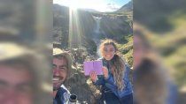 el mensaje viral que dejo una pareja en uno de los saltos neuquinos que conquisto el mundo