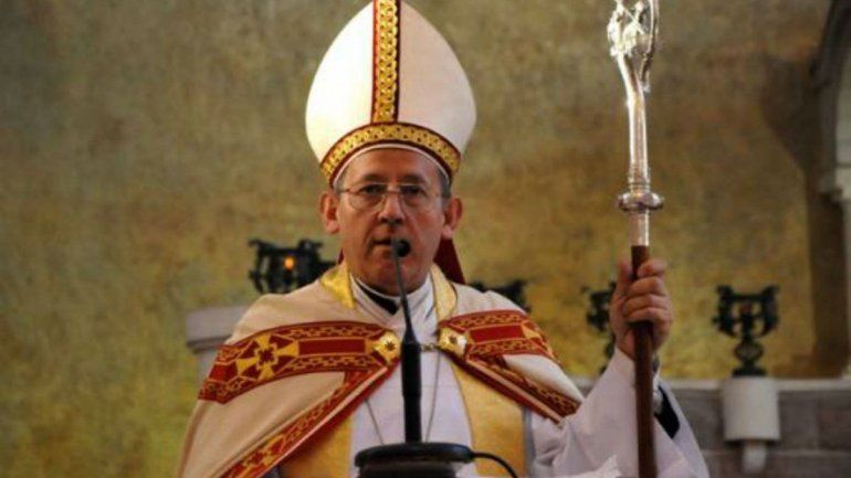 Escándalo: un cura agredió a piñas al obispo en una reunión