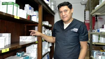Para el cipoleño Santiago Cayupan, la profesión de enfermero es una vocación y debe ejercerse con compromiso, empatía y solidaridad. Siempre hay que ponerse en el lugar del otro, del que sufre, sostiene, en la salita de Costa Norte.