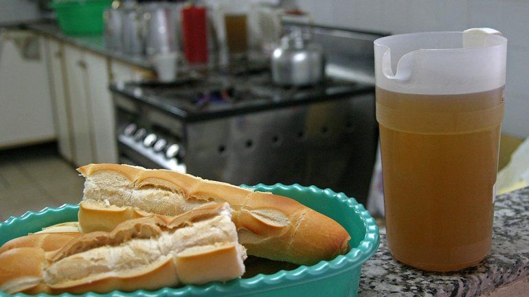 Uno de los chiquitos se quemó con el té caliente.