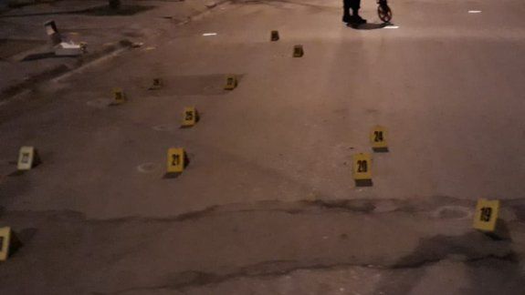 Un desconocido disparó 36 balazos contra una vivienda ubicada en la calle Belgrano. El agresor escapó y no fue detenido, pero estaría identificado.