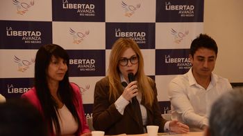 La diputada nacional, Lorena Villaverde en la proclamación de autoridades partidarias junto a su par Lilia Lemoine.