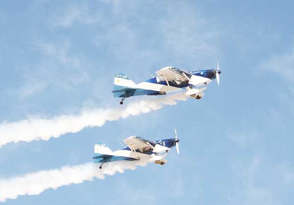 Pájaros de acero surcando el cielo