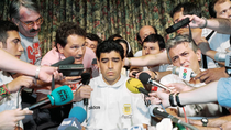 Diego Armando Maradona en la conferencia de prensa posterior al doping positivo. 