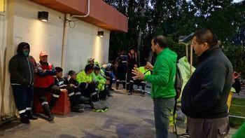 En las asambleas de ATE y Soyem, se han escuchado críticas al último acuerdo salarial del Ejecutivo local con los gremios UPCN y Sitramuci. También hay malestar porque este año no habrá ningún aliciente por el Día del Empleado Municipal. | LMCipolletti.com En las asambleas de ATE y Soyem, se han escuchado críticas al último acuerdo salarial del Ejecutivo local con los gremios UPCN y Sitramuci. También hay malestar porque este año no habrá ningún aliciente por el Día del Empleado Municipal.