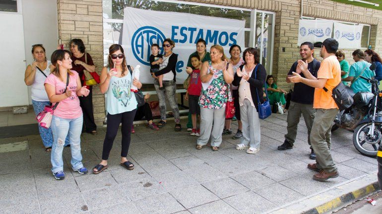 Por falta de pago, no hay atención en el Sanatorio Río Negro