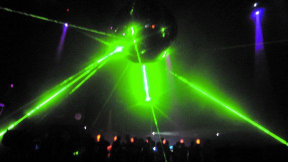 Cuatro jóvenes intoxicados en otra fiesta eléctrónica