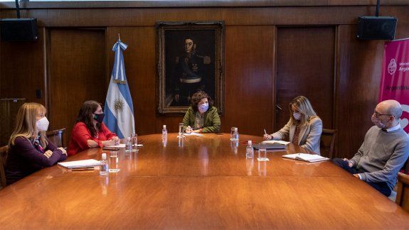 Vizzotti anunció el arribo de 4 millones de dosis durante mayo