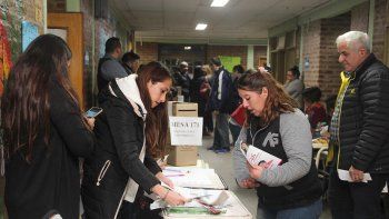 para el mediodia solo habia votado el 30 por ciento del padron 