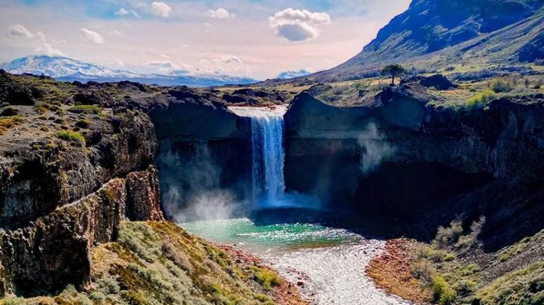 El Salto del Agrio es uno de los grandes atractivos turísticos de Neuquén.