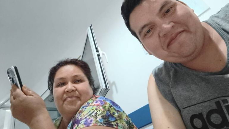 Marcela junto a Angel, en tiempos felices. Hoy todo es dolor.