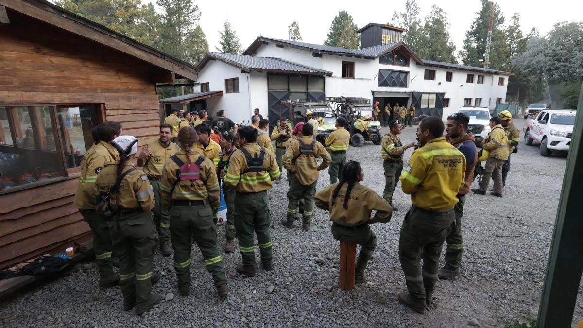Infierno en El Bolsón: el viento complicaría aún más los incendios forestales