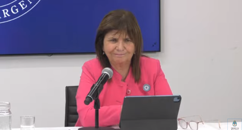 Con el ejemplo de lo que pasa en los puentes Neuquén-Cipolletti, Patricia Bullrich lanzó el protocolo antipiquetes