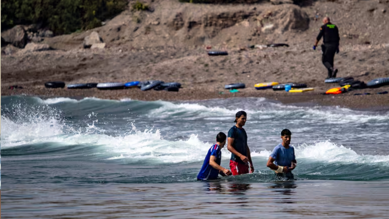 España enfrenta una crisis humanitaria por una oleada de inmigrantes. | LMCipolletti.com España enfrenta una crisis humanitaria por una oleada de inmigrantes.