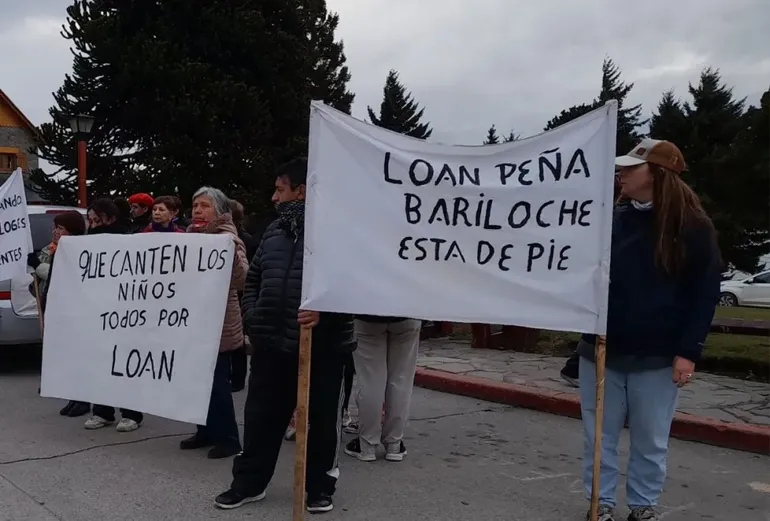La pareja impulsa distintas actividades para mantener visible el reclamo por la desaparición de Loan Peña. 