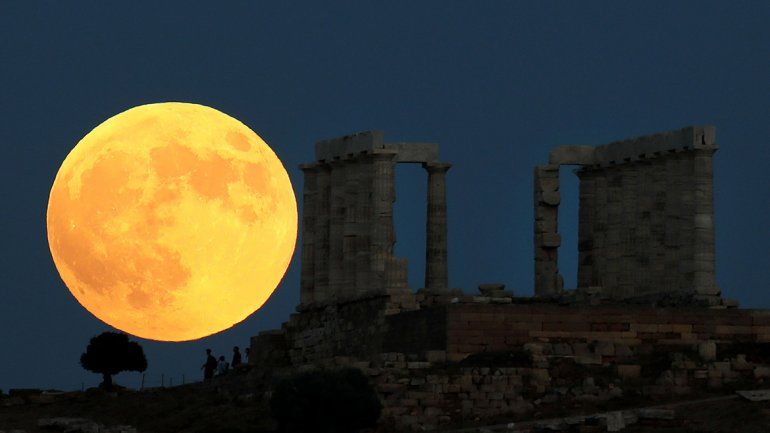 Parece una pintura pero no lo es. Así se apreció el espectáculo desde Grecia.
