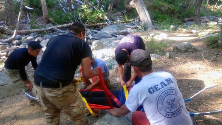 El Bolsón: rescataron a una mujer que sufrió una lesión en la montaña 