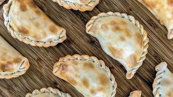 Empanadas de carne cortada a cuchillo. | LMCipolletti.com Empanadas de carne cortada a cuchillo.