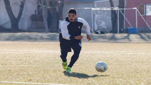 Diego Aguirre, mediocampista del Club Cipolletti.
