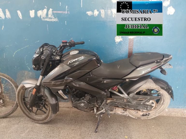 La motocicleta fue identificada estacionada en una vereda del barrio Marleta. 