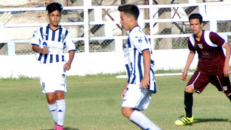 El Albinegro y Deportivo Roca dominan la definición de la Liga.&nbsp;