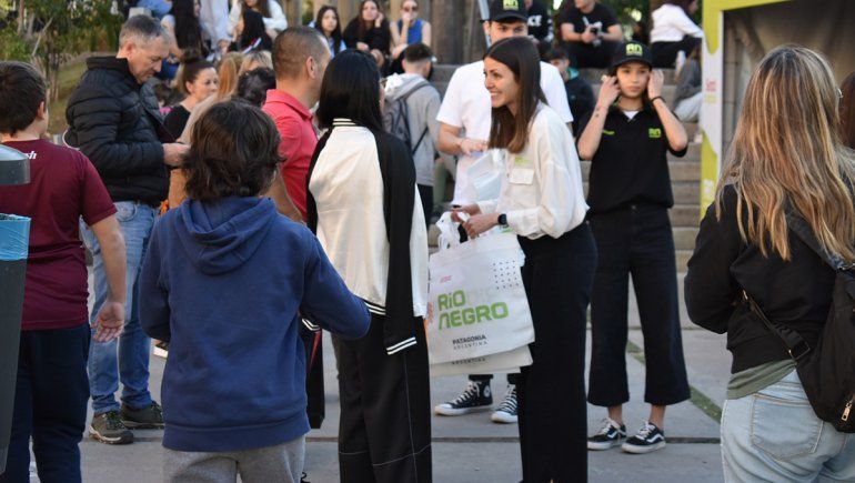 Río Negro promocionó la temporada de primavera ante una multitud en Córdoba