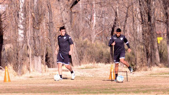 Para la alegría del cuerpo técnico, Matías Sosa ya es refuerzo de Cipolletti y entrena con el resto del plantel.&nbsp;