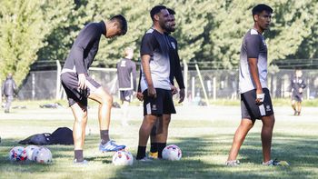 futbol, nuevas obras y cachengue: cipo y el ultimo amistoso antes del debut