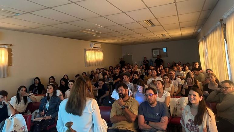 Veterinarios se reunieron en Cipolletti para compartir conocimientos y estrechar vínculos profesionales