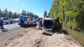 ruta 65: un conductor provoco un vuelco y se fugo