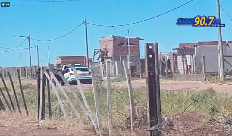 El operativo policial en la casa de la mujer tomada como rehén. 