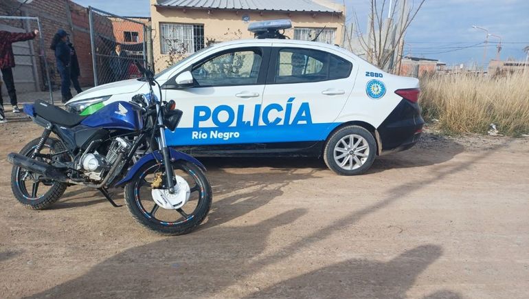 La moto Honda secuestrada por la Policía de Fernández Oro. Había sido robada en Allen. 